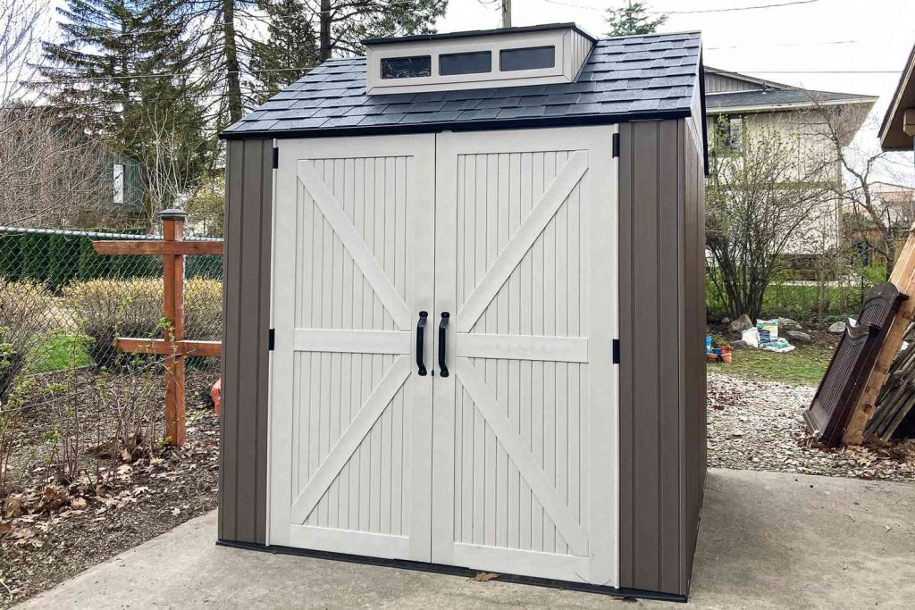 Outdoor storage shed